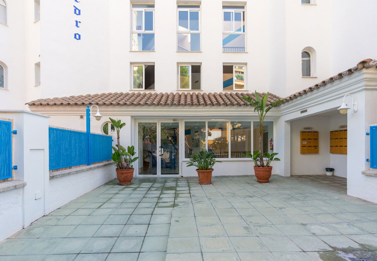 Apartamento en Torremolinos - MalagaSuite Lux Beach & Pool