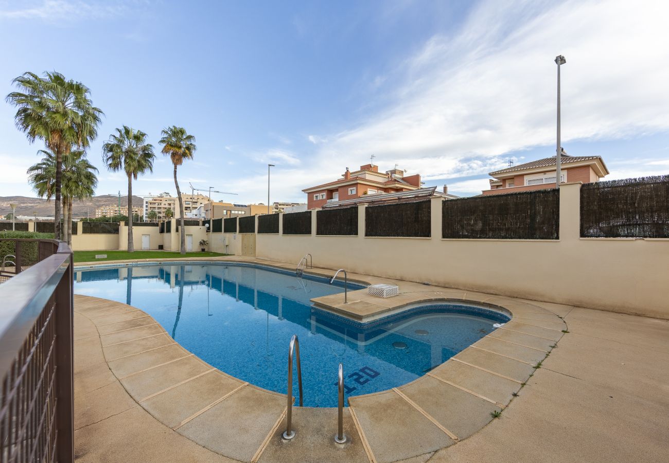 Apartamento en Roquetas de Mar - AlmeriaSuite Comfy & Pool Aguadulce