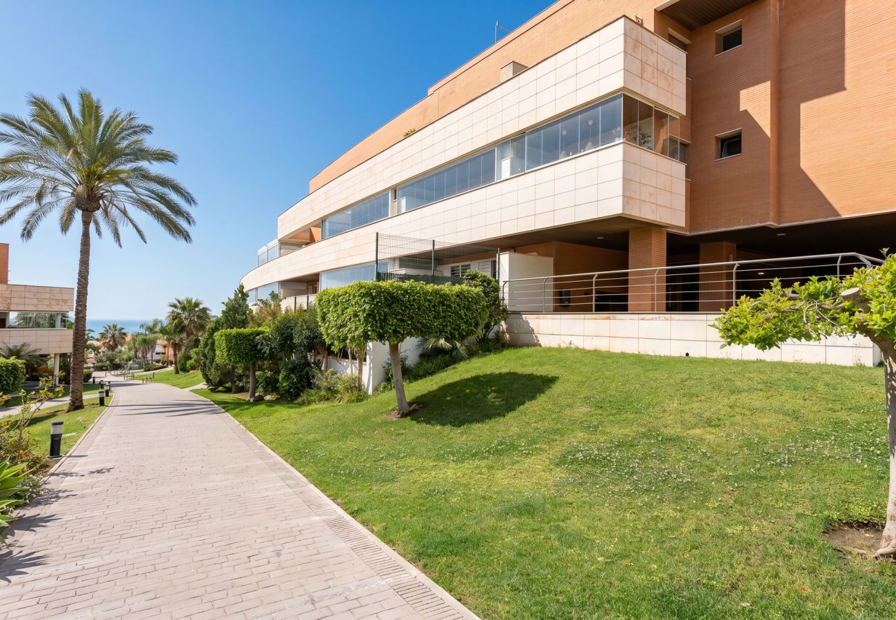 Apartamento en Torremolinos - MalagaSuite Pinillo Pool & Parking