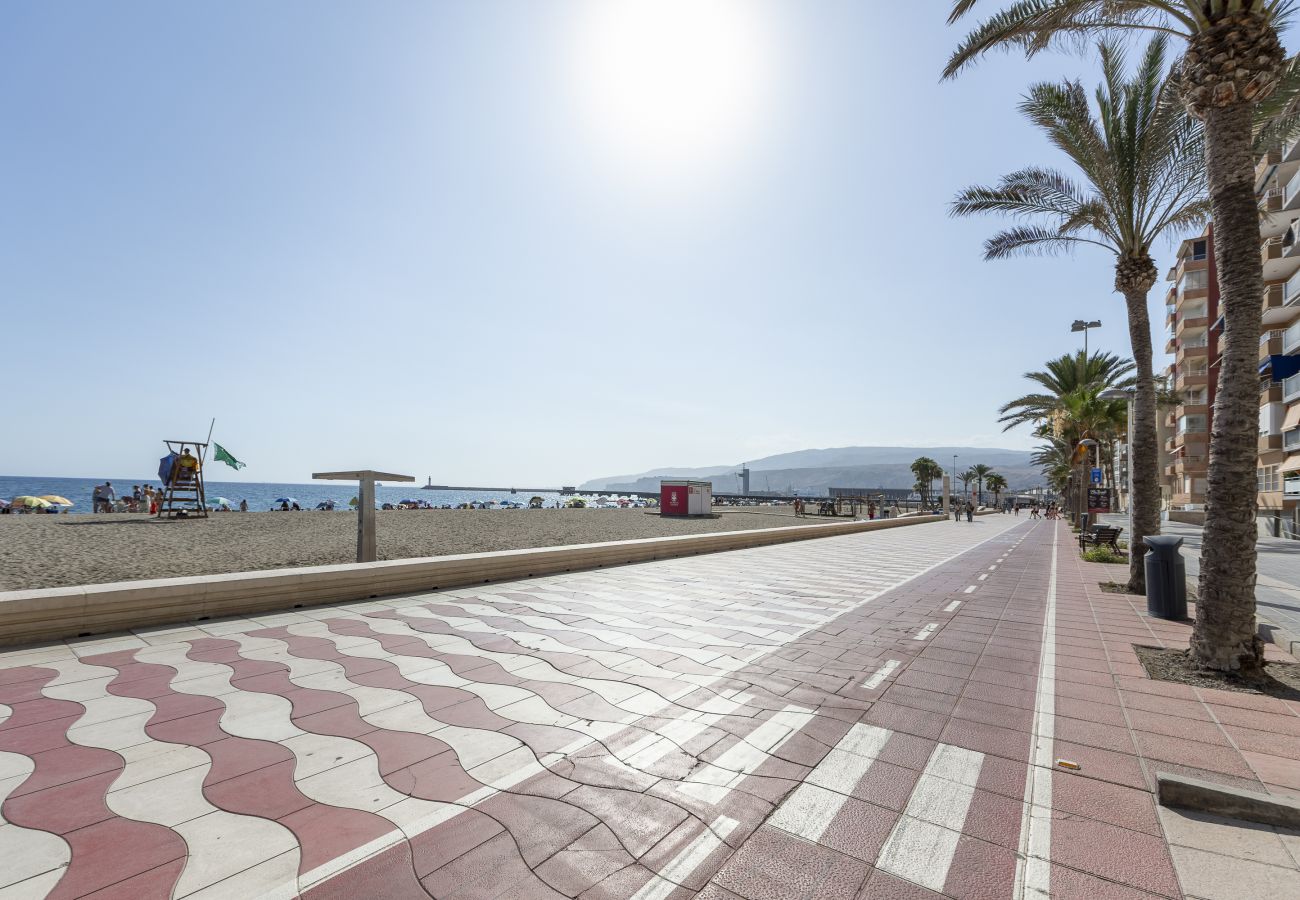 Apartment in Almería - AlmeriaSuite Las Caracolas Beach