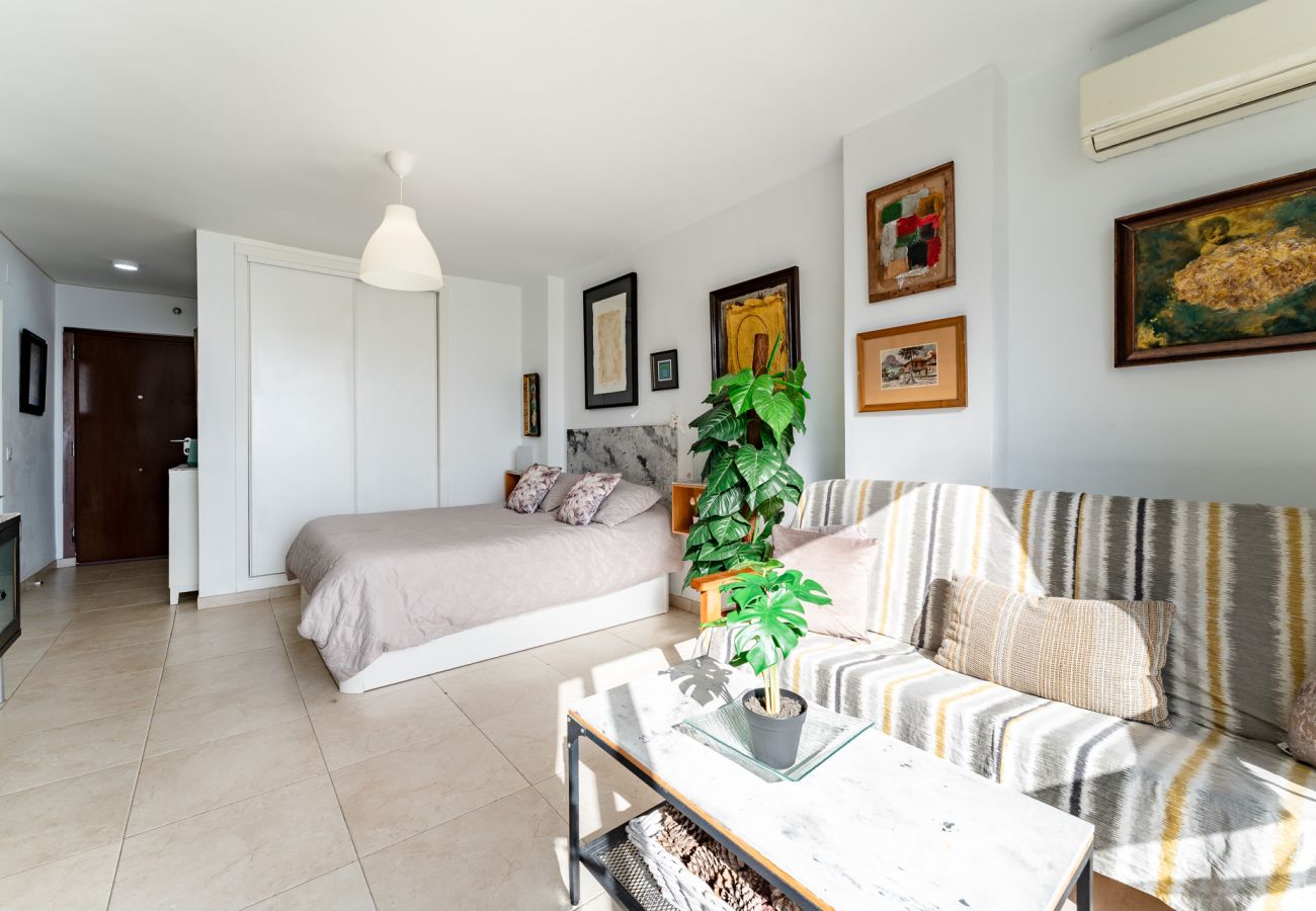 Apartment in Torremolinos - MalagaSuite Acogedor apartamento con vistas al mar