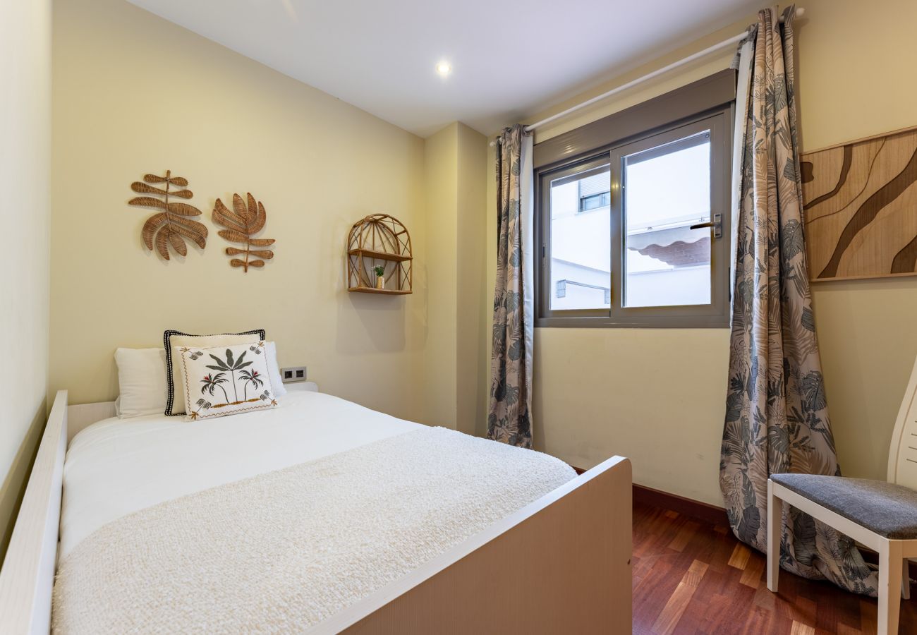 Apartment in Torremolinos - MalagaSuite Pinillo Pool & Parking