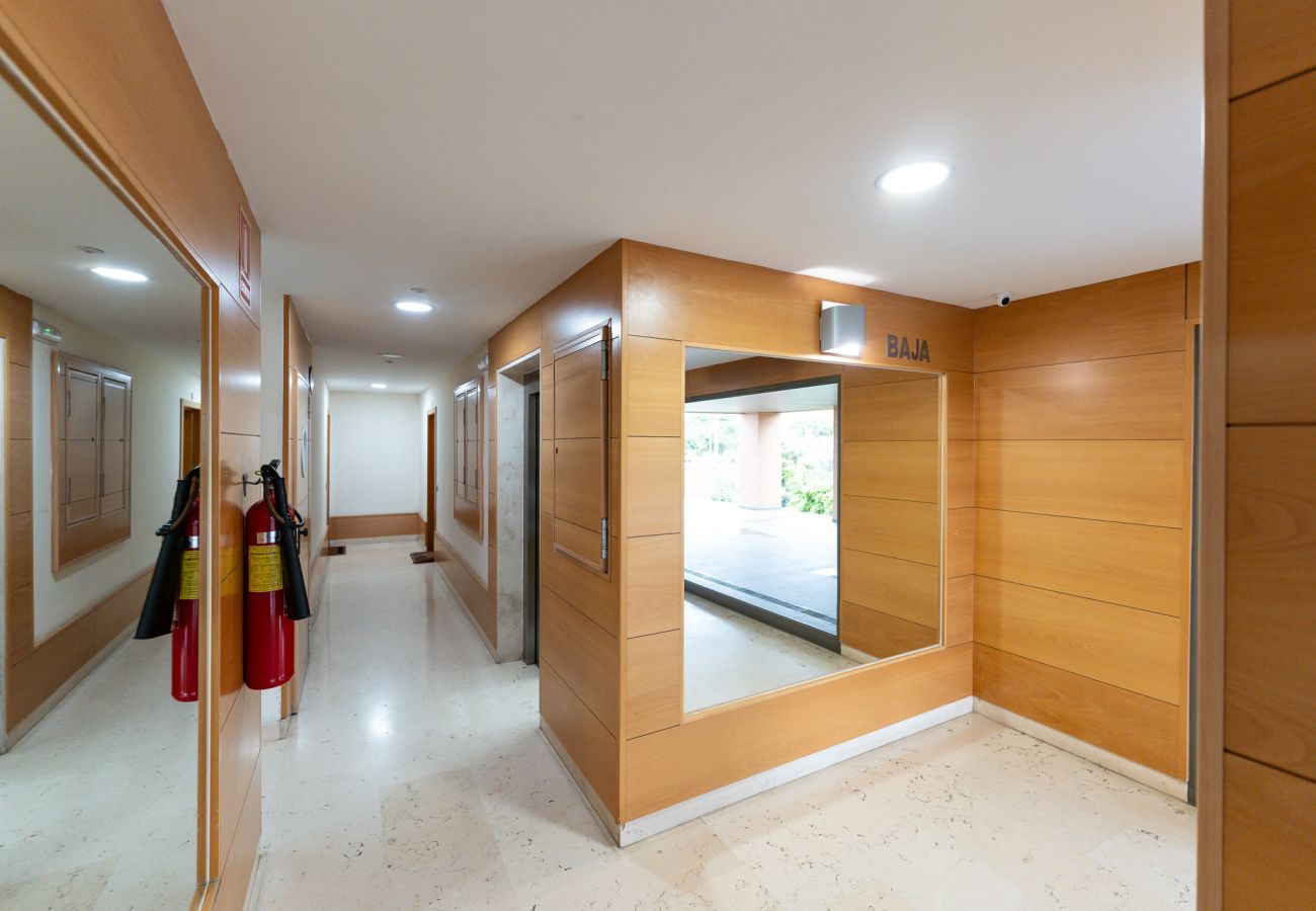 Apartment in Torremolinos - MalagaSuite Pinillo Pool & Parking