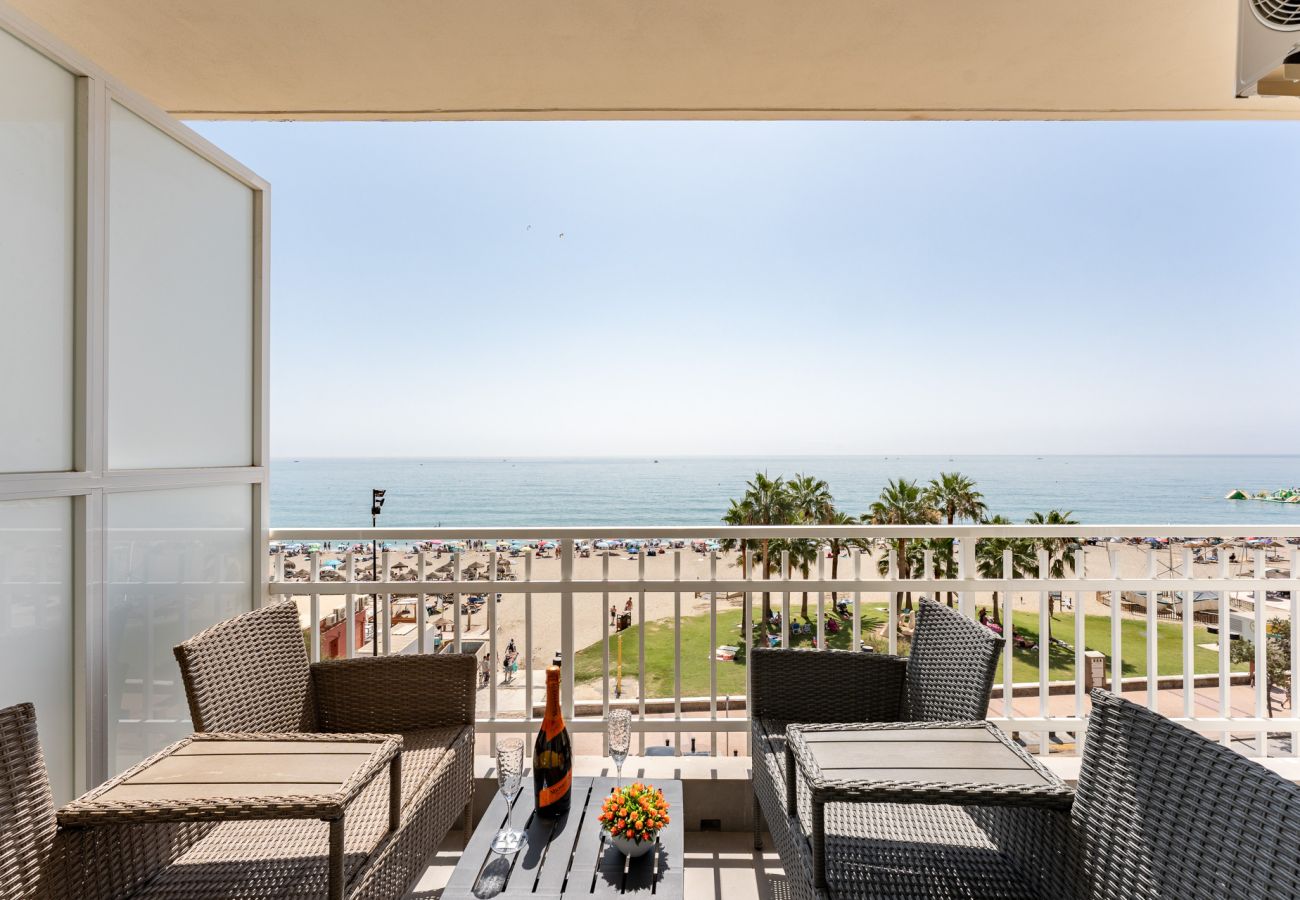 Apartment in Fuengirola - MalagaSuite Frontline Beach Fuengirola