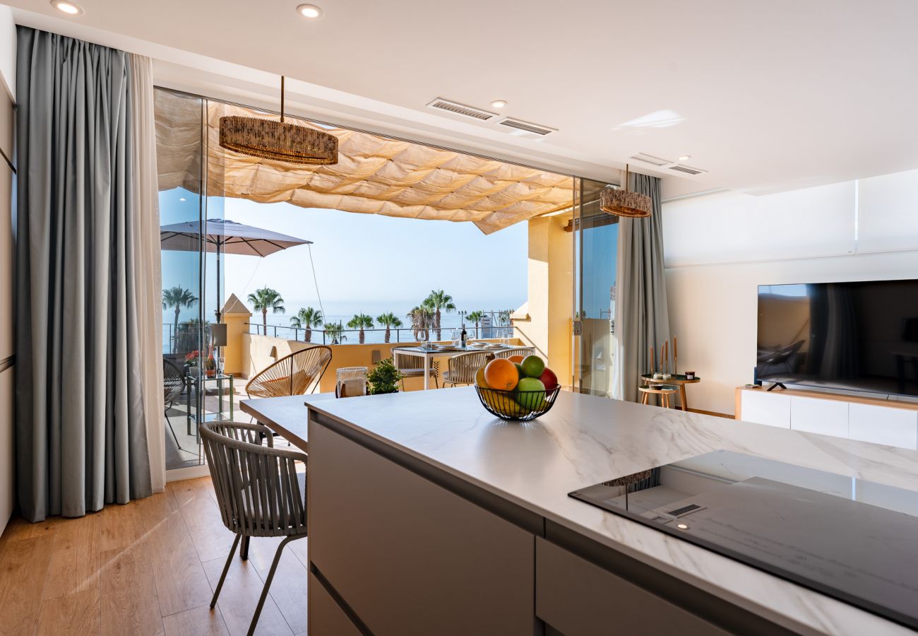 Apartment in Torremolinos - MalagaSuite Palmeras Cielo