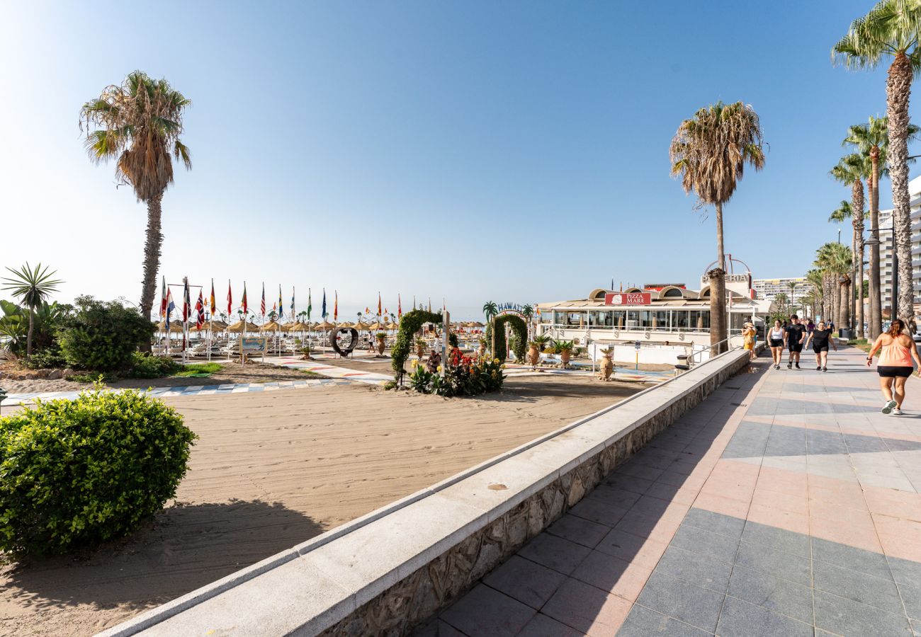 Apartment in Torremolinos - MalagaSuite Palmeras Cielo