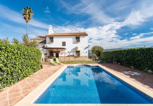  a Antequera - MalagaSuite Cortijo Segura