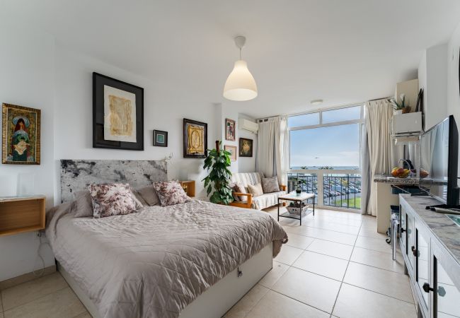  在 Torremolinos - MalagaSuite Acogedor apartamento con vistas al mar